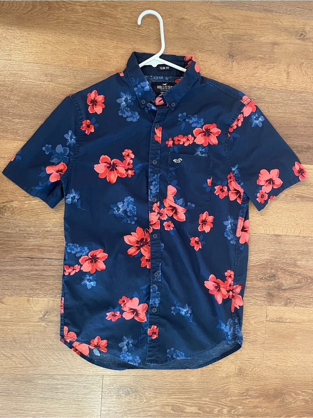 Hollister Slim Fit Men’s Hawaiian Floral Beach Button Down Short Sleeve Shirt